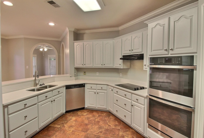 255 ELLAWOOD LN, Collierville, Tennessee 38017, 4 Bedrooms Bedrooms, 9 Rooms Rooms,3 BathroomsBathrooms,Residential,For Sale,ELLAWOOD,10213636