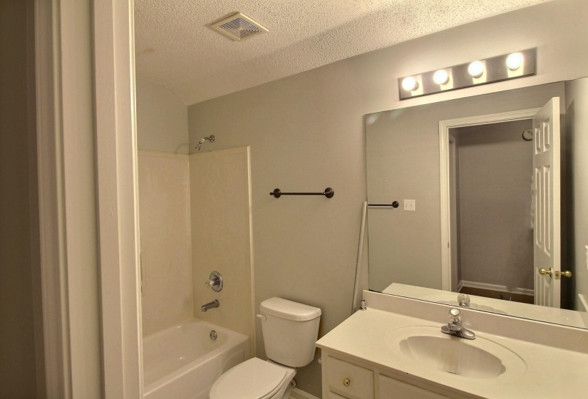 255 ELLAWOOD LN, Collierville, Tennessee 38017, 4 Bedrooms Bedrooms, 9 Rooms Rooms,3 BathroomsBathrooms,Residential,For Sale,ELLAWOOD,10213636