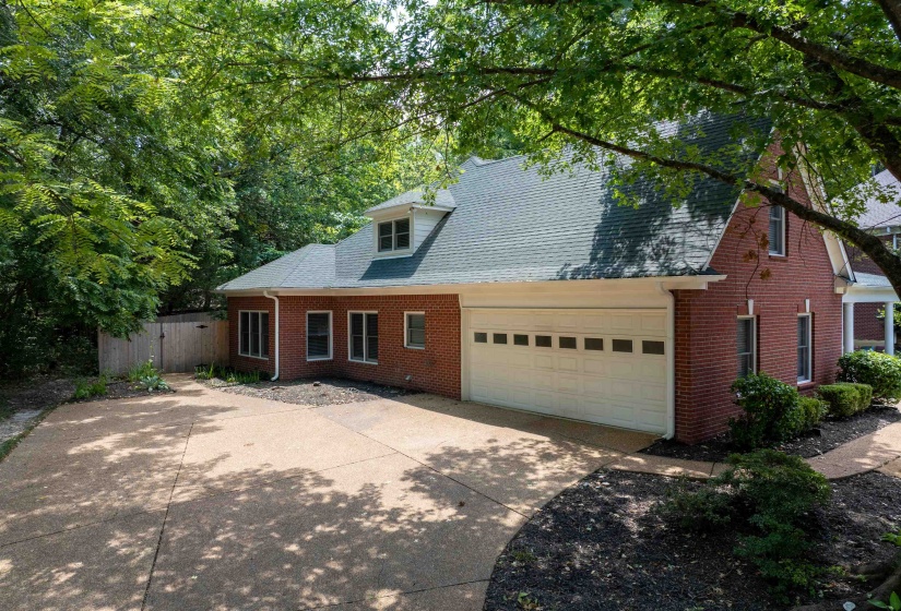 255 ELLAWOOD LN, Collierville, Tennessee 38017, 4 Bedrooms Bedrooms, 9 Rooms Rooms,3 BathroomsBathrooms,Residential,For Sale,ELLAWOOD,10213636