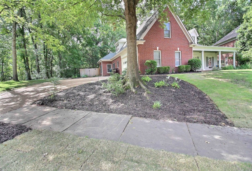 255 ELLAWOOD LN, Collierville, Tennessee 38017, 4 Bedrooms Bedrooms, 9 Rooms Rooms,3 BathroomsBathrooms,Residential,For Sale,ELLAWOOD,10213636