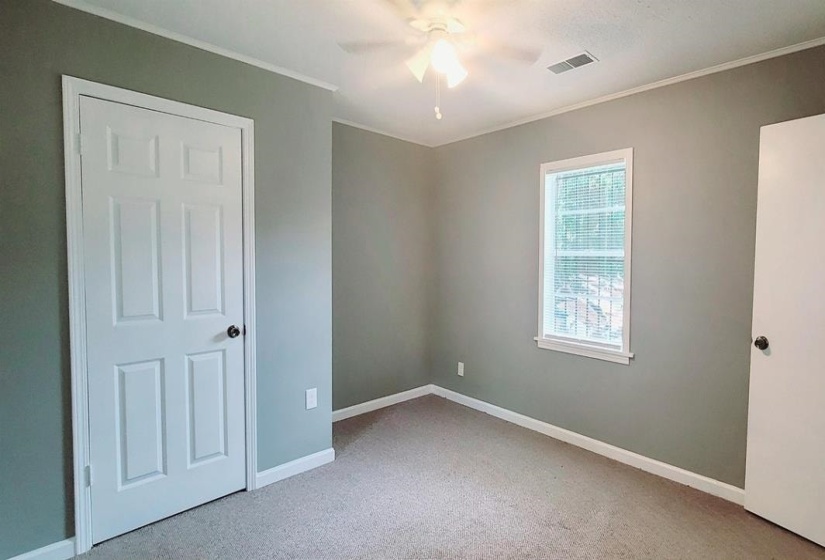 1902 FARRINGTON ST, Memphis, Tennessee 38109, 4 Bedrooms Bedrooms, 6 Rooms Rooms,2 BathroomsBathrooms,Residential,For Sale,FARRINGTON,10213641