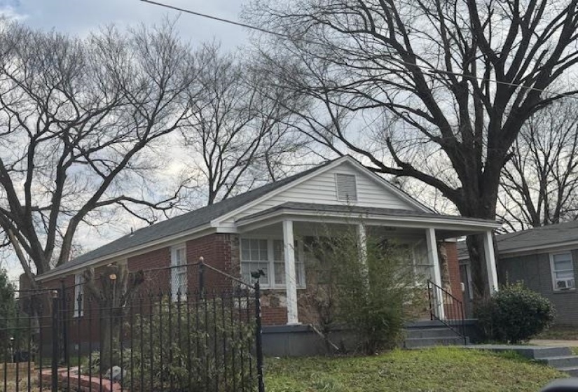 1902 FARRINGTON ST, Memphis, Tennessee 38109, 4 Bedrooms Bedrooms, 6 Rooms Rooms,2 BathroomsBathrooms,Residential,For Sale,FARRINGTON,10213641