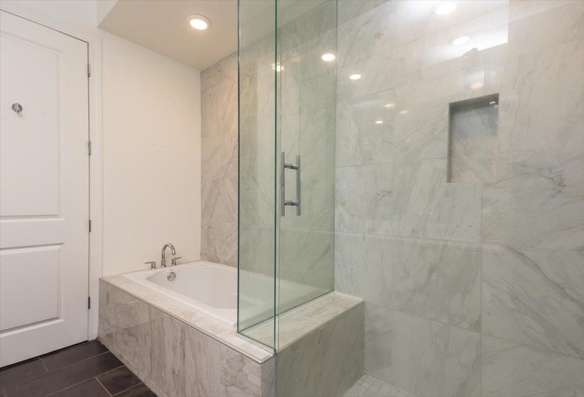 717 RIVERSIDE DR, Memphis, Tennessee 38103, 3 Bedrooms Bedrooms, 7 Rooms Rooms,2.1 BathroomsBathrooms,Residential,For Sale,RIVERSIDE,10213660