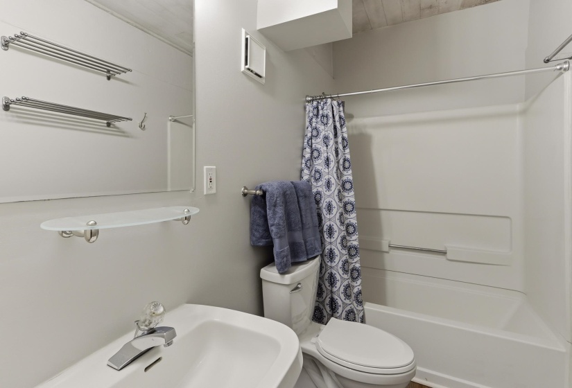 408 FRONT ST, Memphis, Tennessee 38103, 1 Bedroom Bedrooms, 3 Rooms Rooms,1 BathroomBathrooms,Residential,For Sale,FRONT,10213666