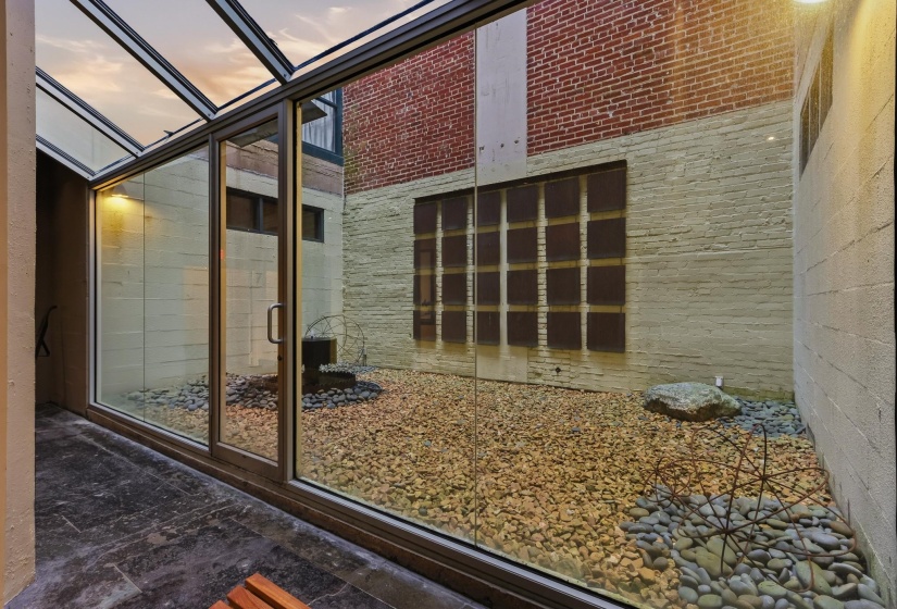 408 FRONT ST, Memphis, Tennessee 38103, 1 Bedroom Bedrooms, 3 Rooms Rooms,1 BathroomBathrooms,Residential,For Sale,FRONT,10213666