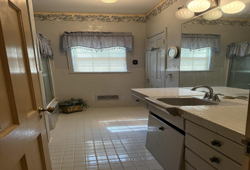 2958 GLENGARRY RD, Memphis, Tennessee 38128, 5 Bedrooms Bedrooms, 9 Rooms Rooms,4.1 BathroomsBathrooms,Residential,For Sale,GLENGARRY,10213668