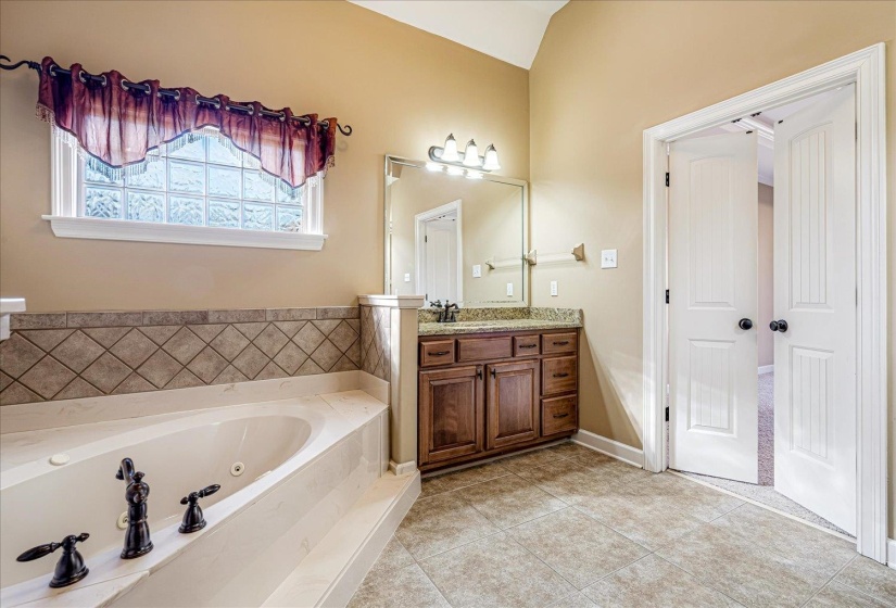 4234 DAWSON RIDGE DR, Millington, Tennessee 38053, 4 Bedrooms Bedrooms, 8 Rooms Rooms,3 BathroomsBathrooms,Residential,For Sale,DAWSON RIDGE,10213672