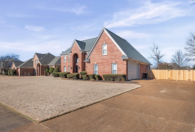 626 BROOKMERE DR, Collierville, Tennessee 38017, 4 Bedrooms Bedrooms, 8 Rooms Rooms,3.1 BathroomsBathrooms,Residential,For Sale,BROOKMERE,10213700