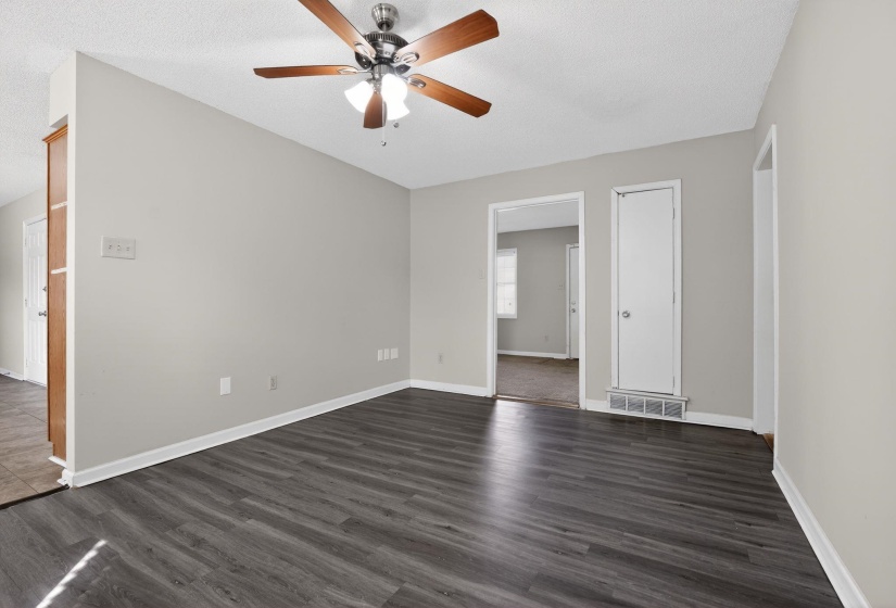 Spare room with dark wood-type flooring, ceiling fan, and a textured ceiling