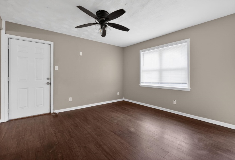 Spare room with dark wood-style flooring and a ceiling fan