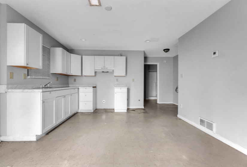 886 GRIFFITH AVE, Memphis, Tennessee 38107, 3 Bedrooms Bedrooms, 5 Rooms Rooms,2 BathroomsBathrooms,Residential,For Sale,GRIFFITH,10213716