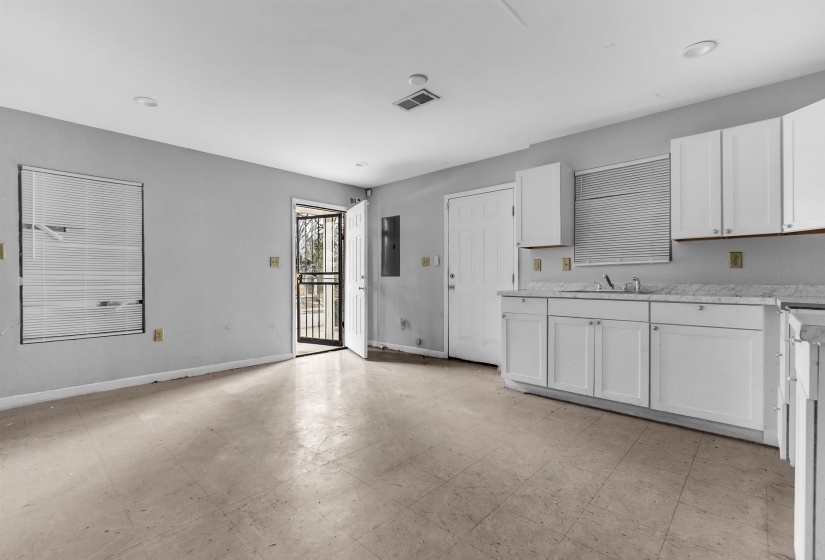 886 GRIFFITH AVE, Memphis, Tennessee 38107, 3 Bedrooms Bedrooms, 5 Rooms Rooms,2 BathroomsBathrooms,Residential,For Sale,GRIFFITH,10213716