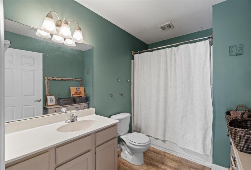 694 SAFFARANS AVE, Memphis, Tennessee 38107, 3 Bedrooms Bedrooms, 6 Rooms Rooms,2.1 BathroomsBathrooms,Residential,For Sale,SAFFARANS,10213726