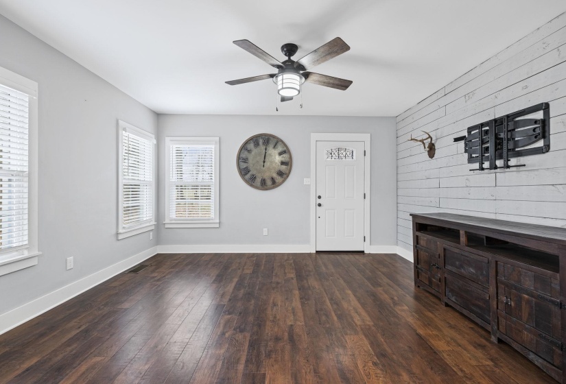 8583 KERRVILLE-ROSEMARK RD, Millington, Tennessee 38053, 2 Bedrooms Bedrooms, 5 Rooms Rooms,1 BathroomBathrooms,Residential,For Sale,KERRVILLE-ROSEMARK,10213732