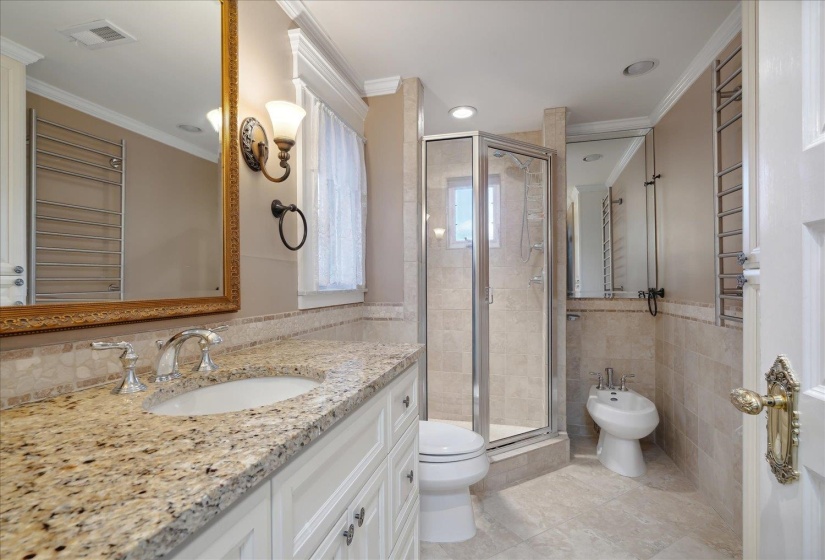 1630 CARR AVE, Memphis, Tennessee 38104, 4 Bedrooms Bedrooms, 11 Rooms Rooms,2.1 BathroomsBathrooms,Residential,For Sale,CARR,10213733