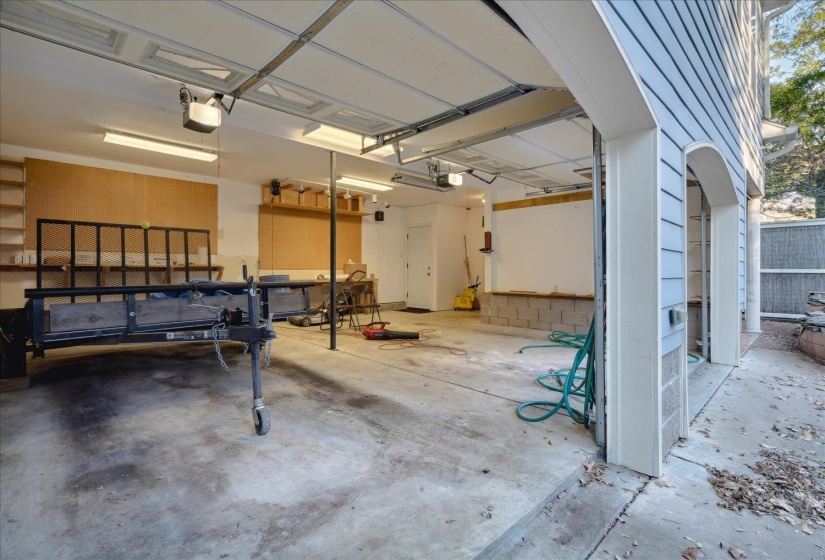 1630 CARR AVE, Memphis, Tennessee 38104, 4 Bedrooms Bedrooms, 11 Rooms Rooms,2.1 BathroomsBathrooms,Residential,For Sale,CARR,10213733