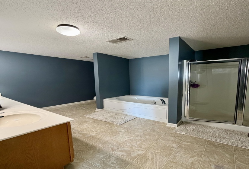 9926 CHARIDEN DR, Cordova, Tennessee 38016, 3 Bedrooms Bedrooms, 8 Rooms Rooms,2.1 BathroomsBathrooms,Residential,For Sale,CHARIDEN,10213747