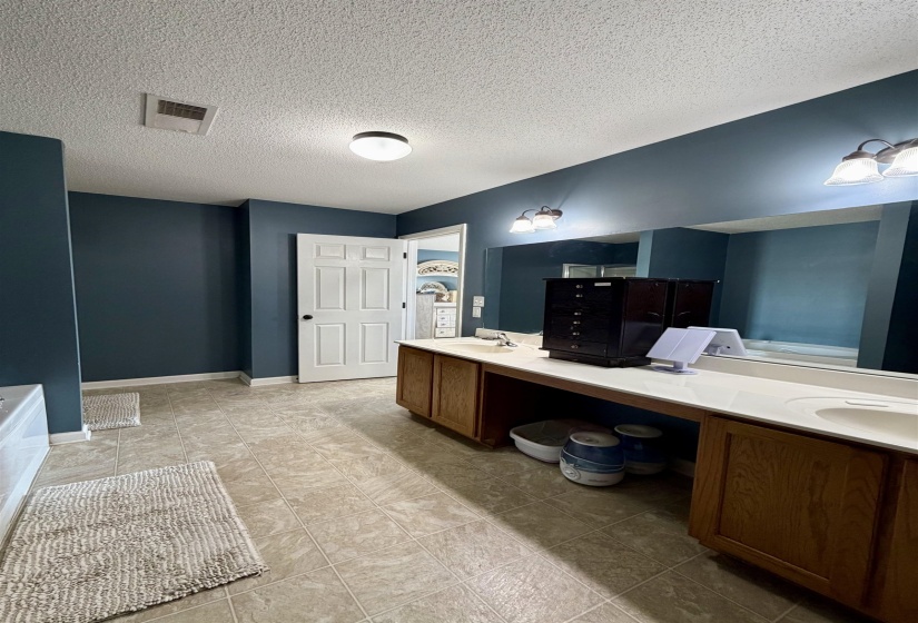 9926 CHARIDEN DR, Cordova, Tennessee 38016, 3 Bedrooms Bedrooms, 8 Rooms Rooms,2.1 BathroomsBathrooms,Residential,For Sale,CHARIDEN,10213747