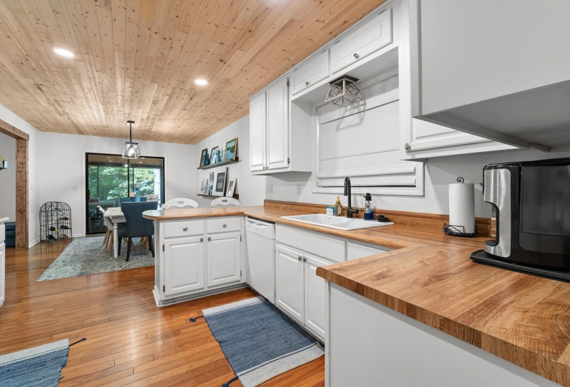 90 ROBERTS DR, Iuka, Mississippi 38852, 4 Bedrooms Bedrooms, 14 Rooms Rooms,3.1 BathroomsBathrooms,Residential,For Sale,ROBERTS,10213750