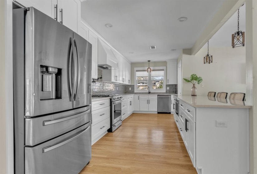 185 ALEXANDER ST, Memphis, Tennessee 38111, 4 Bedrooms Bedrooms, 8 Rooms Rooms,3.1 BathroomsBathrooms,Residential,For Sale,ALEXANDER,10213752