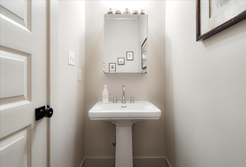 2020 ELZEY AVE, Memphis, Tennessee 38104, 3 Bedrooms Bedrooms, 14 Rooms Rooms,3.1 BathroomsBathrooms,Residential,For Sale,ELZEY,10213753