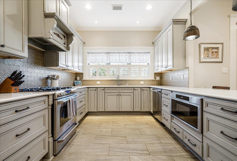 431 PETERSON LAKE RD, Collierville, Tennessee 38017, 5 Bedrooms Bedrooms, 9 Rooms Rooms,3.1 BathroomsBathrooms,Residential,For Sale,PETERSON LAKE,10213794