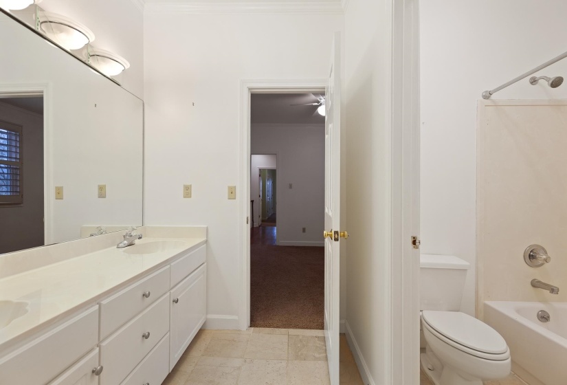 789 HARBOR ISLE CIR, Memphis, Tennessee 38103, 3 Bedrooms Bedrooms, 7 Rooms Rooms,2.1 BathroomsBathrooms,Residential,For Sale,HARBOR ISLE,10213820