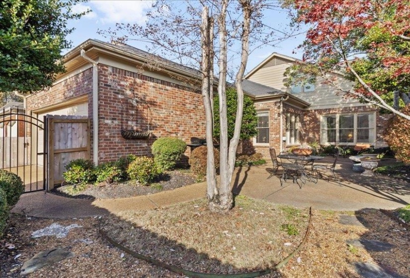 7999 WILLOW BROOK RD, Germantown, Tennessee 38138, 3 Bedrooms Bedrooms, 8 Rooms Rooms,3.1 BathroomsBathrooms,Residential,For Sale,WILLOW BROOK,10211814