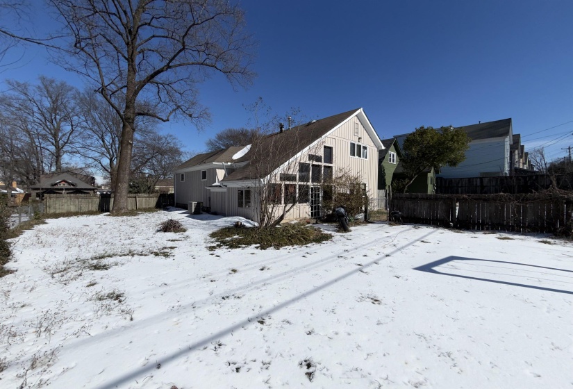 2061 PEABODY AVE, Memphis, Tennessee 38104, 4 Bedrooms Bedrooms, 8 Rooms Rooms,2 BathroomsBathrooms,Residential,For Sale,PEABODY,10213838