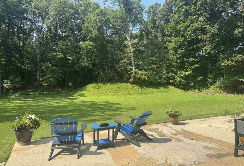 Enjoy your morning coffee or evening cocktail Outdoor patio.