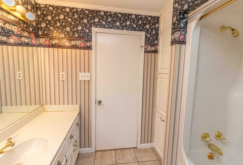 239 OLD NO 5 RD, Selmer, Tennessee 38375, 3 Bedroom Bedrooms, 8 Room Rooms,2 BathroomBathrooms,Residential,For Sale,OLD NO 5,0,10213856