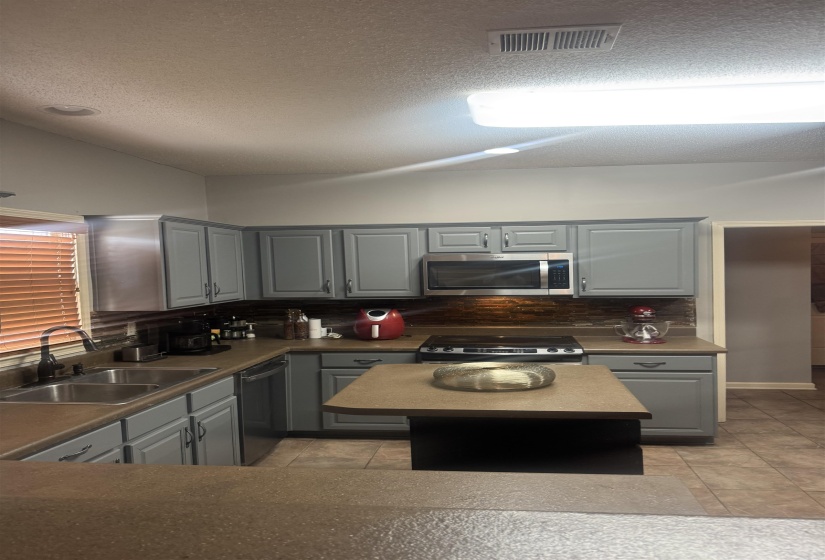 4852 SHIRA DR, Bartlett, Tennessee 38002, 6 Bedroom Bedrooms, 10 Room Rooms,4.1 BathroomBathrooms,Residential,For Sale,SHIRA,0,10213950