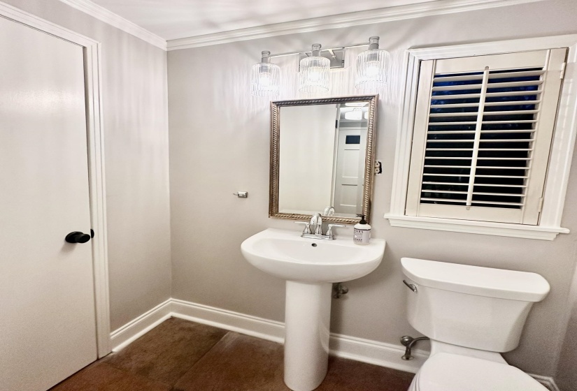 Bathroom featuring baseboards and crown molding