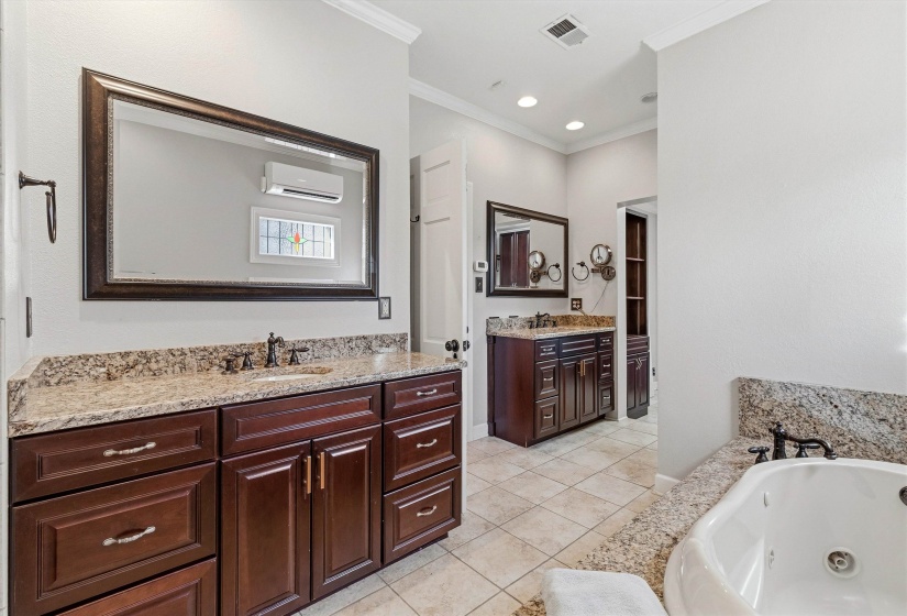 4009 WALNUT GROVE RD, Memphis, Tennessee 38117, 4 Bedrooms Bedrooms, 13 Rooms Rooms,3.1 BathroomsBathrooms,Residential,For Sale,WALNUT GROVE,10213535
