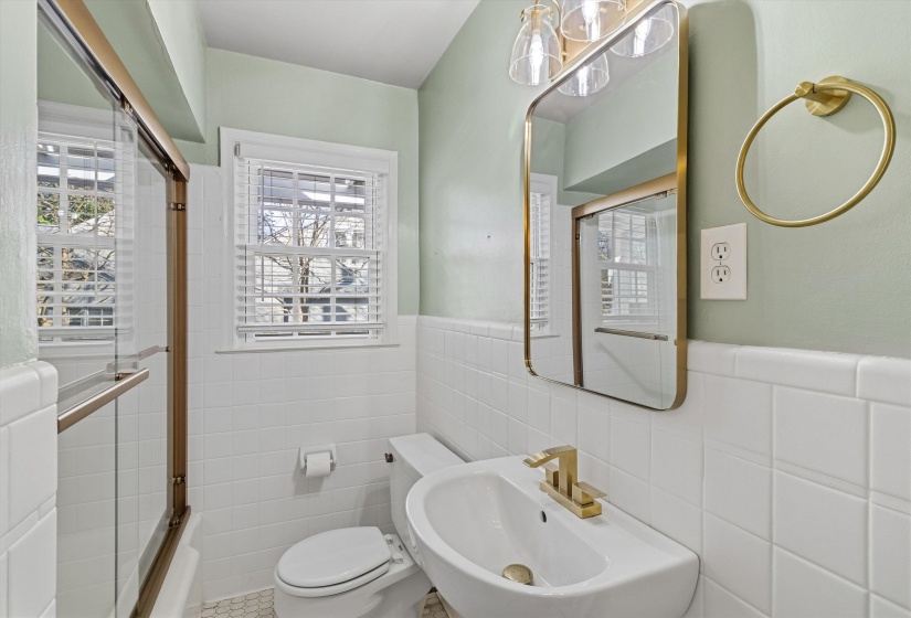 4009 WALNUT GROVE RD, Memphis, Tennessee 38117, 4 Bedrooms Bedrooms, 13 Rooms Rooms,3.1 BathroomsBathrooms,Residential,For Sale,WALNUT GROVE,10213535