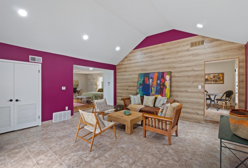 4009 WALNUT GROVE RD, Memphis, Tennessee 38117, 4 Bedrooms Bedrooms, 13 Rooms Rooms,3.1 BathroomsBathrooms,Residential,For Sale,WALNUT GROVE,10213535
