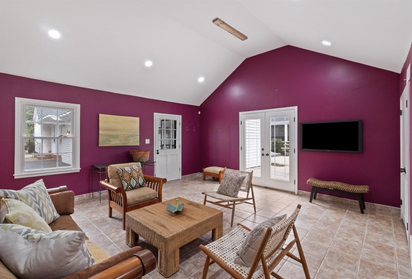 4009 WALNUT GROVE RD, Memphis, Tennessee 38117, 4 Bedrooms Bedrooms, 13 Rooms Rooms,3.1 BathroomsBathrooms,Residential,For Sale,WALNUT GROVE,10213535