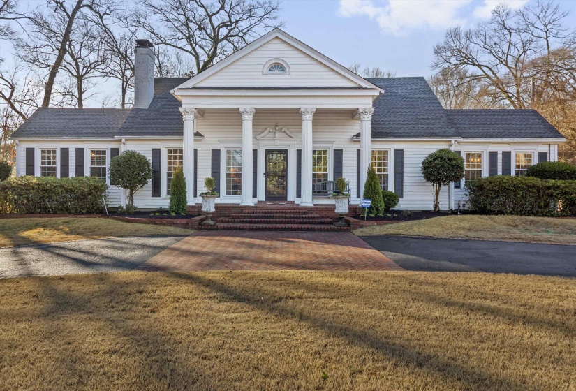 4009 WALNUT GROVE RD, Memphis, Tennessee 38117, 4 Bedrooms Bedrooms, 13 Rooms Rooms,3.1 BathroomsBathrooms,Residential,For Sale,WALNUT GROVE,10213535