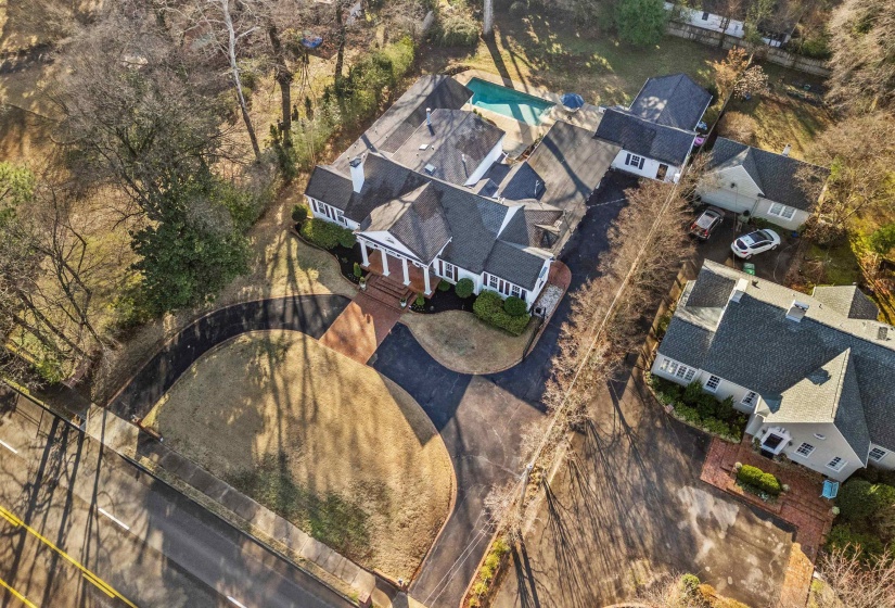 4009 WALNUT GROVE RD, Memphis, Tennessee 38117, 4 Bedrooms Bedrooms, 13 Rooms Rooms,3.1 BathroomsBathrooms,Residential,For Sale,WALNUT GROVE,10213535