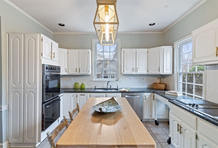 4009 WALNUT GROVE RD, Memphis, Tennessee 38117, 4 Bedrooms Bedrooms, 13 Rooms Rooms,3.1 BathroomsBathrooms,Residential,For Sale,WALNUT GROVE,10213535