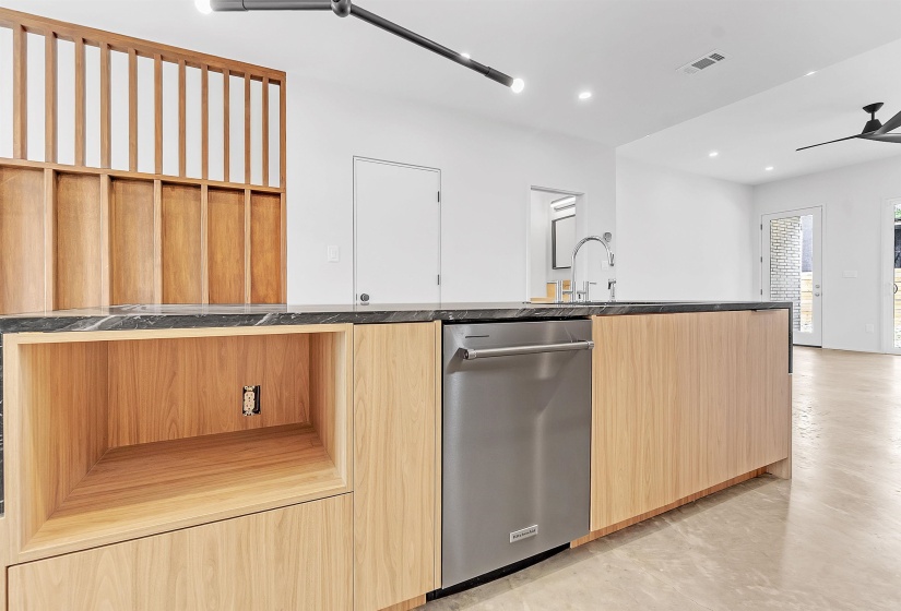 Kitchen featuring a sink, a ceiling fan, dark countertops, modern cabinets, and recessed lighting