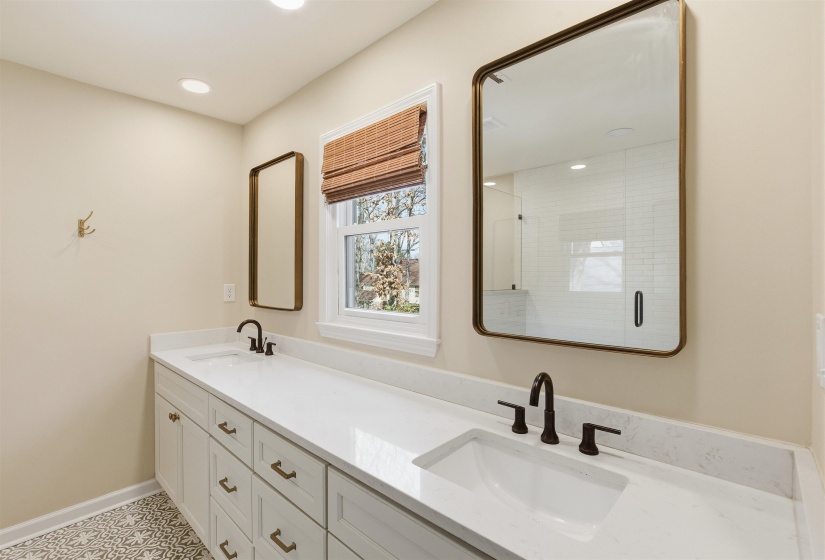 8378 DRURY LN, Germantown, Tennessee 38139, 4 Bedrooms Bedrooms, 10 Rooms Rooms,2.1 BathroomsBathrooms,Residential,For Sale,DRURY,10214027