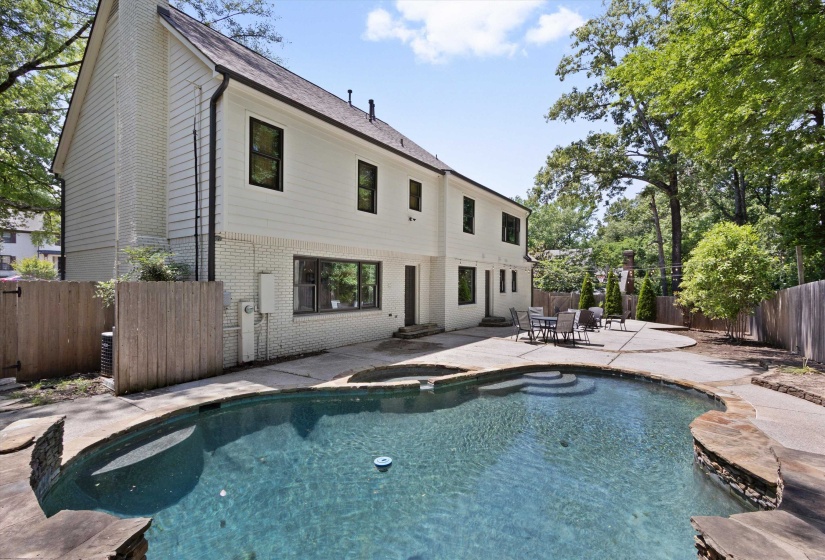 8378 DRURY LN, Germantown, Tennessee 38139, 4 Bedrooms Bedrooms, 10 Rooms Rooms,2.1 BathroomsBathrooms,Residential,For Sale,DRURY,10214027