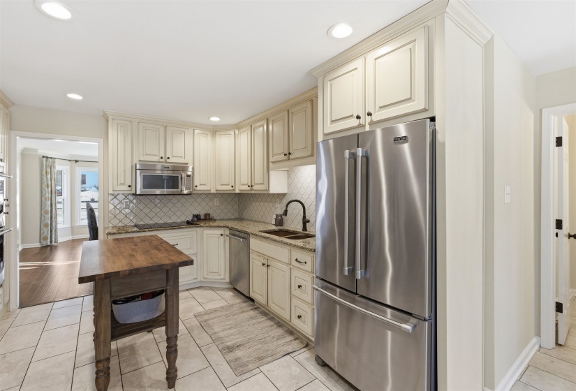 8378 DRURY LN, Germantown, Tennessee 38139, 4 Bedrooms Bedrooms, 10 Rooms Rooms,2.1 BathroomsBathrooms,Residential,For Sale,DRURY,10214027