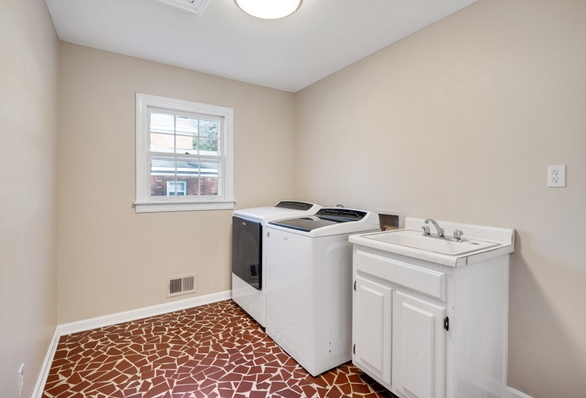 2072 KIRBY RD, Memphis, Tennessee 38119, 7 Bedrooms Bedrooms, 11 Rooms Rooms,4.2 BathroomsBathrooms,Residential,For Sale,KIRBY,10214083
