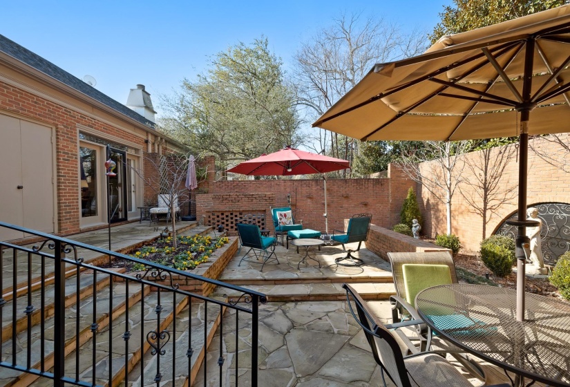 4050 BARONNE WAY, Memphis, Tennessee 38117, 4 Bedrooms Bedrooms, 8 Rooms Rooms,4.1 BathroomsBathrooms,Residential,For Sale,BARONNE,10214136