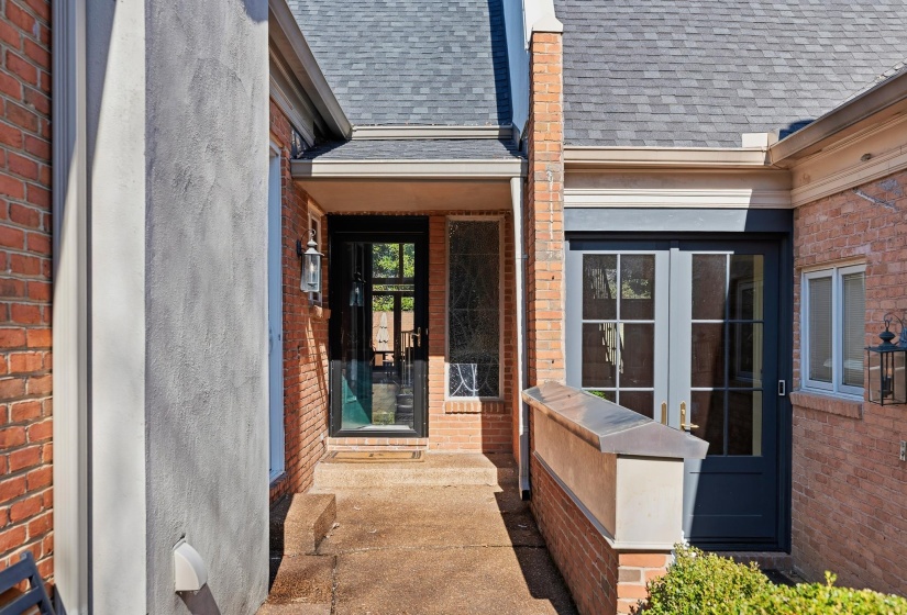 4050 BARONNE WAY, Memphis, Tennessee 38117, 4 Bedrooms Bedrooms, 8 Rooms Rooms,4.1 BathroomsBathrooms,Residential,For Sale,BARONNE,10214136