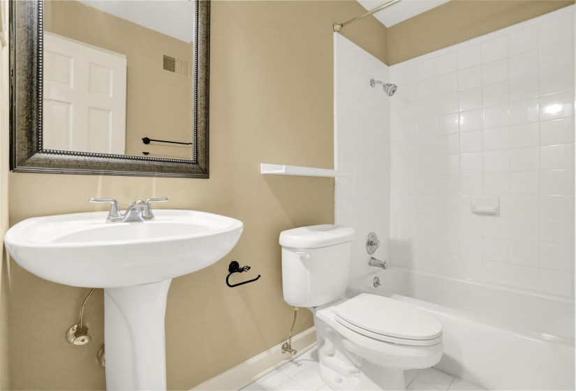 697 BELVEDERE BLVD, Memphis, Tennessee 38104, 2 Bedroom Bedrooms, 5 Room Rooms,1.1 BathroomBathrooms,Residential,For Sale,BELVEDERE,0,10214201