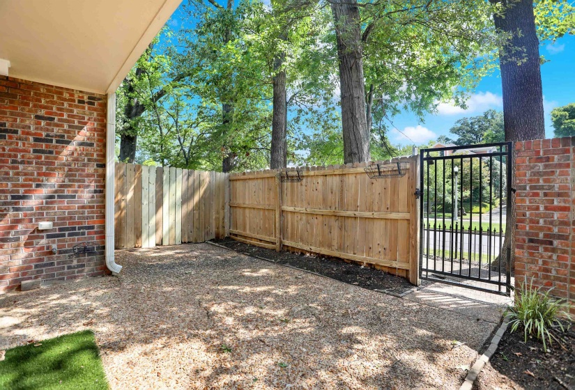 697 BELVEDERE BLVD, Memphis, Tennessee 38104, 2 Bedroom Bedrooms, 5 Room Rooms,1.1 BathroomBathrooms,Residential,For Sale,BELVEDERE,0,10214201