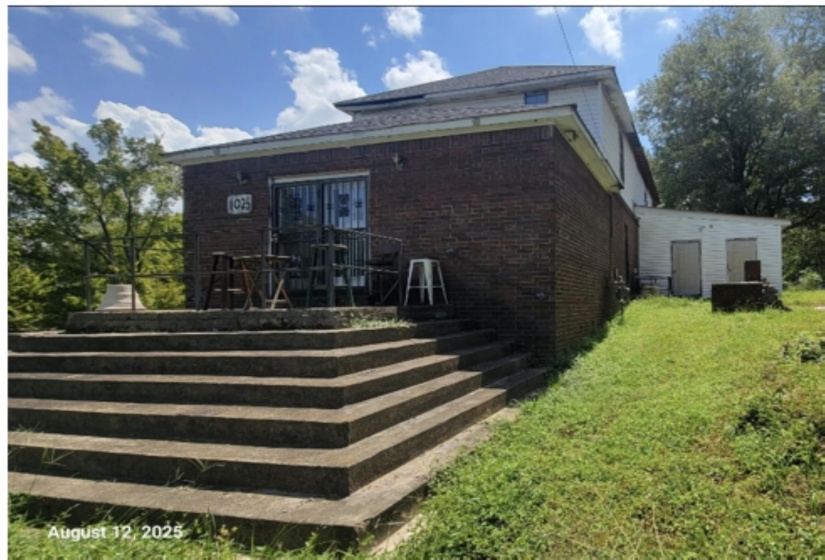 1025 WICHITA AVE, Memphis, Tennessee 38106, 6 Bedrooms Bedrooms, 15 Rooms Rooms,4 BathroomsBathrooms,Residential,For Sale,WICHITA,10203846